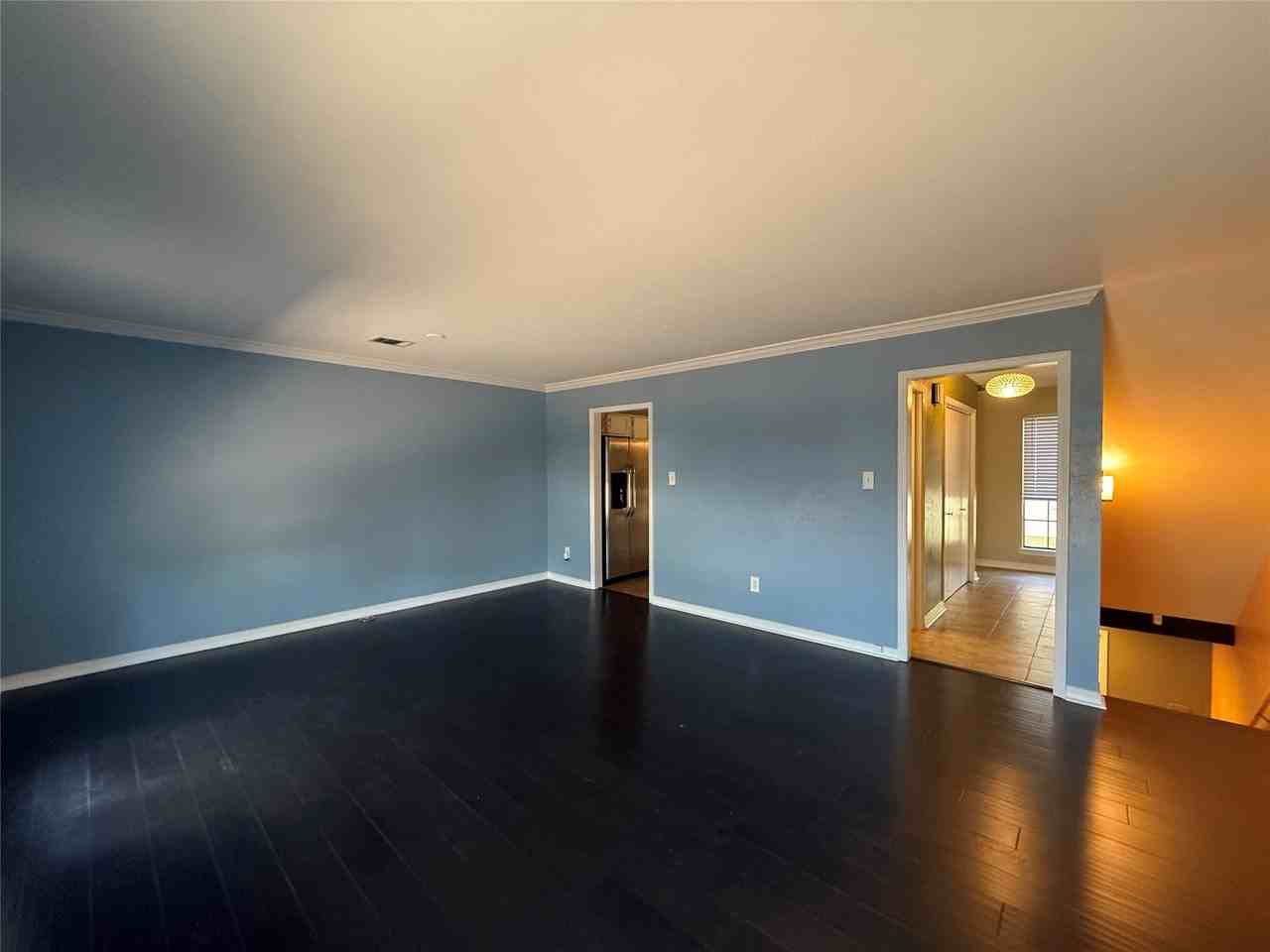 1401 Oden St - Photo 4 of 21