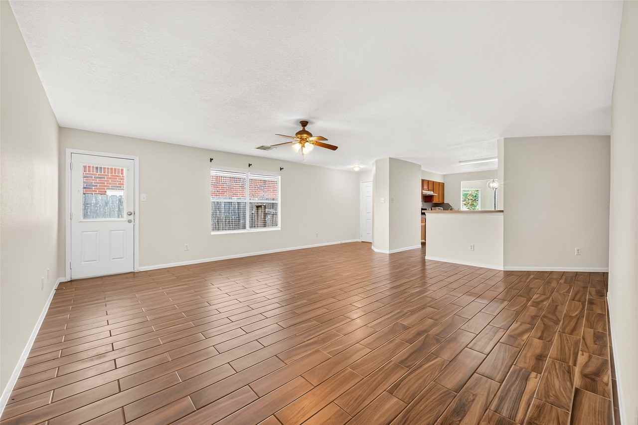 3330 Clipper Winds Way - Photo 4 of 36
