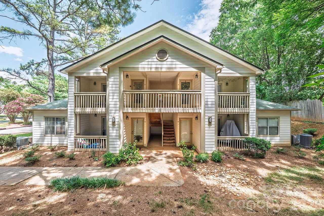 1051 Churchill Downs Ct - Photo 2 of 27