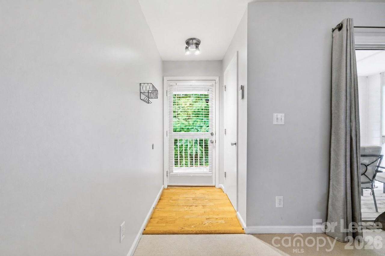 1051 Churchill Downs Ct - Photo 4 of 27