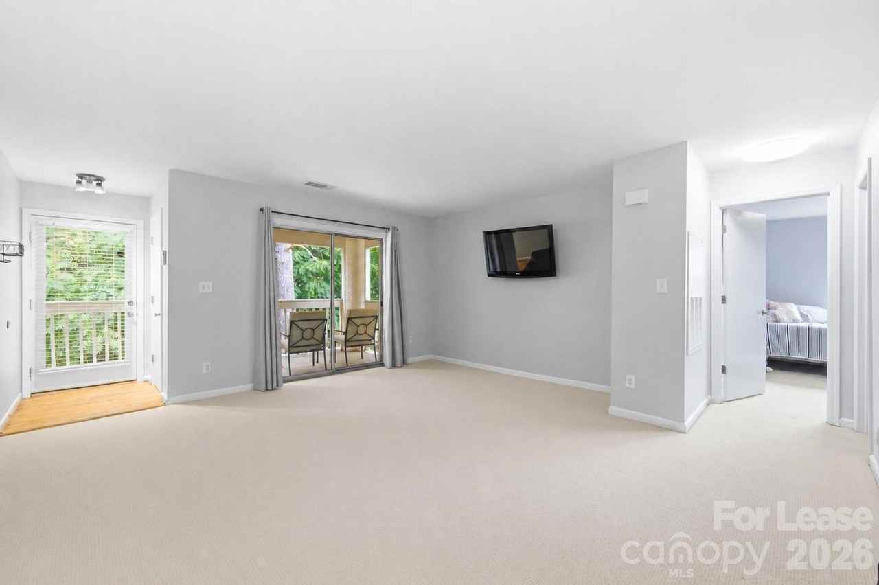 1051 Churchill Downs Ct - Photo 5 of 27