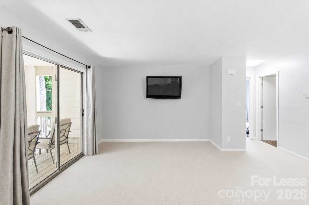 1051 Churchill Downs Ct - Photo 7 of 27
