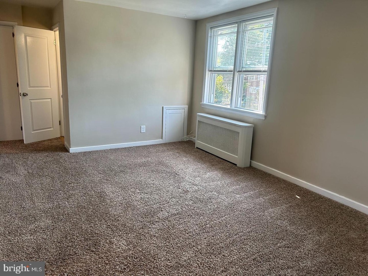 613 Broadway - Photo 2 of 12