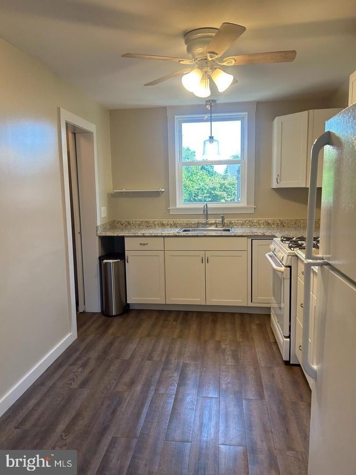 613 Broadway - Photo 4 of 12