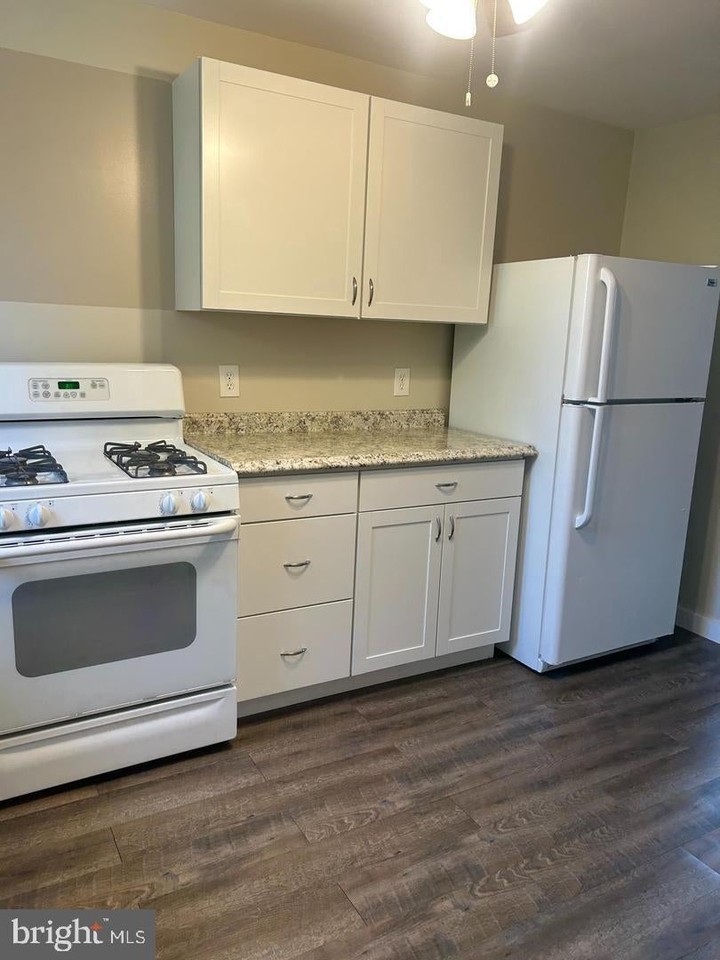 613 Broadway - Photo 5 of 12