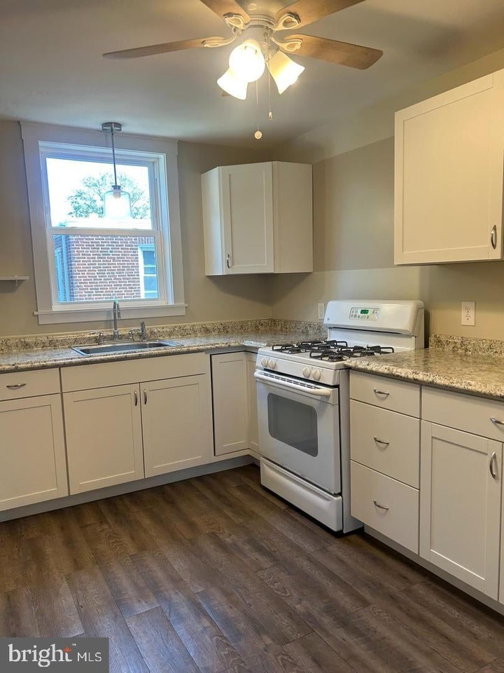 613 Broadway - Photo 6 of 12