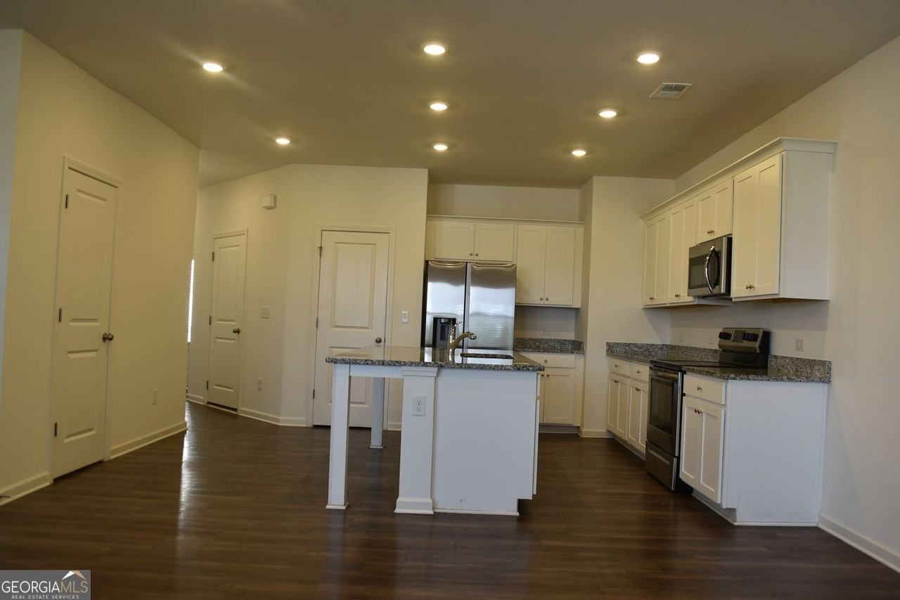 190 Mission Blvd - Photo 2 of 22