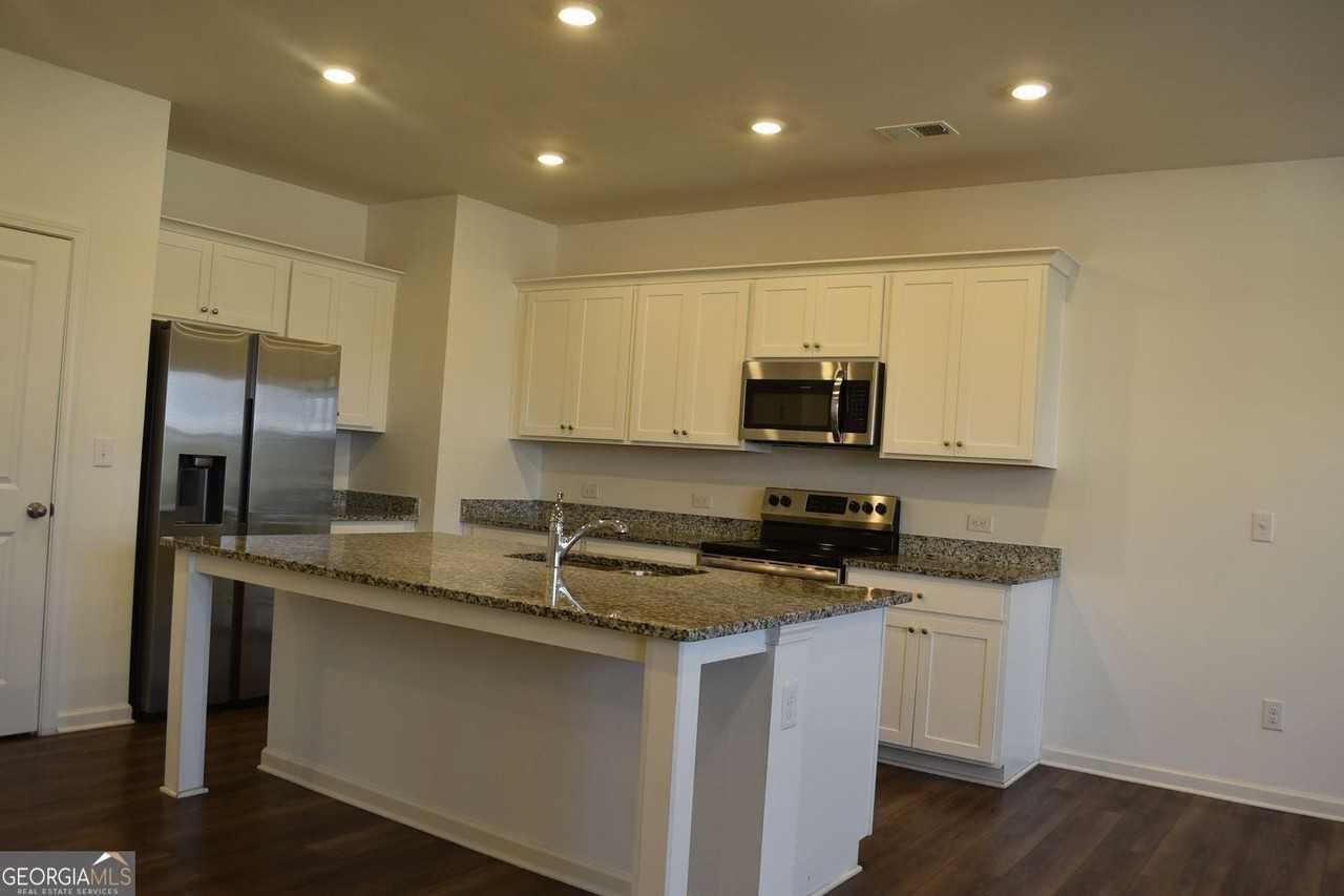 190 Mission Blvd - Photo 3 of 22