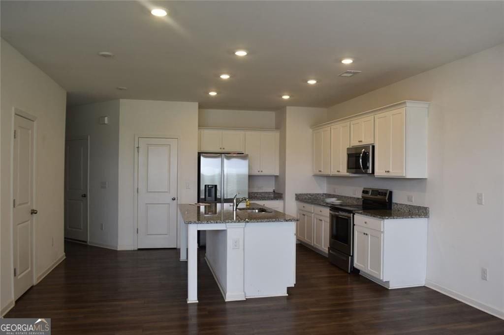 190 Mission Blvd - Photo 5 of 22