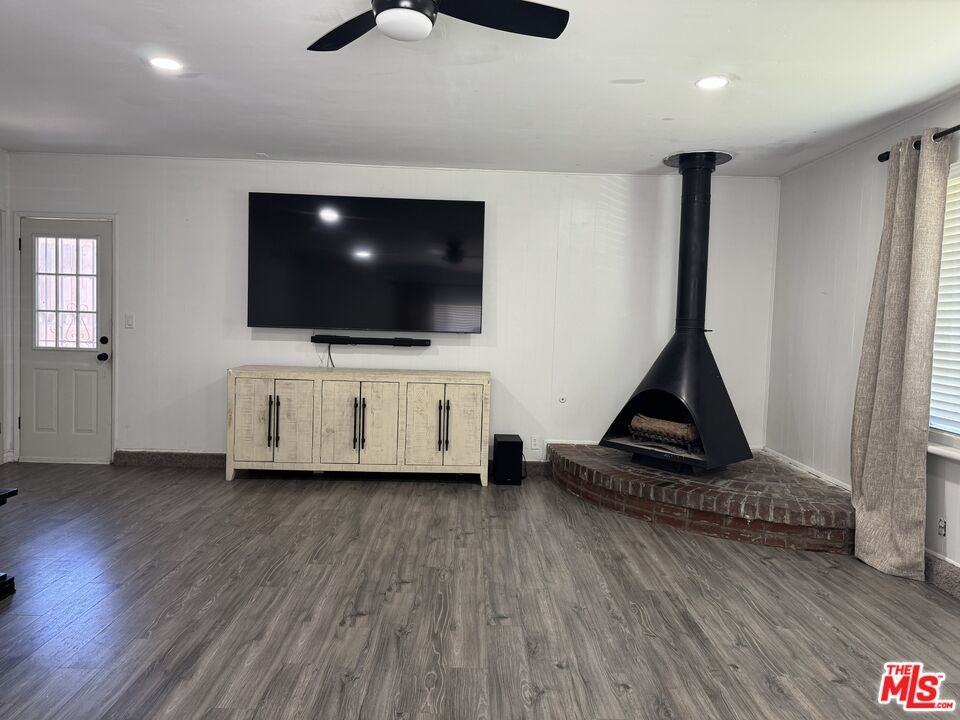 9725 Kimberly Ave - Photo 2 of 8