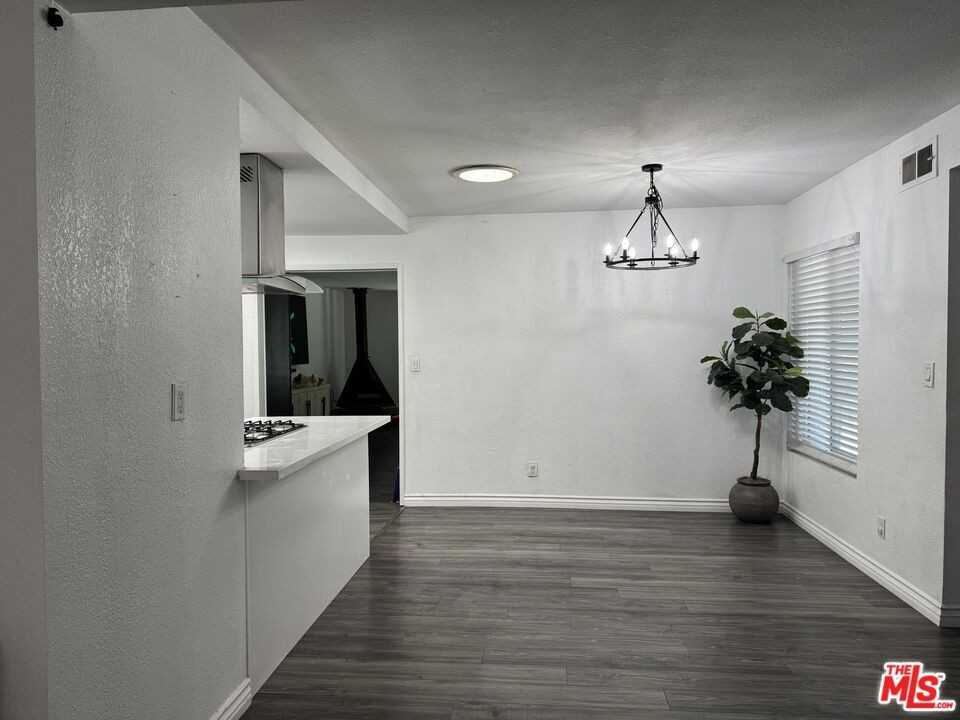 9725 Kimberly Ave - Photo 3 of 8