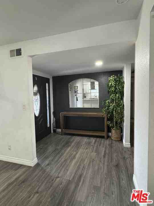 9725 Kimberly Ave - Photo 4 of 8