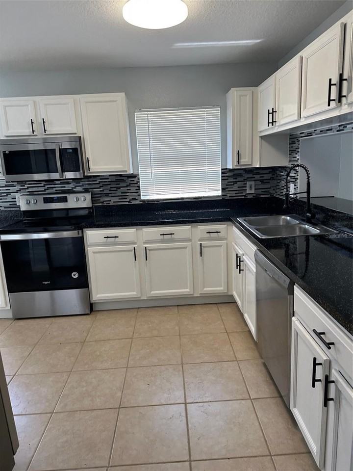 3218 Bearclaw Way - Photo 3 of 15