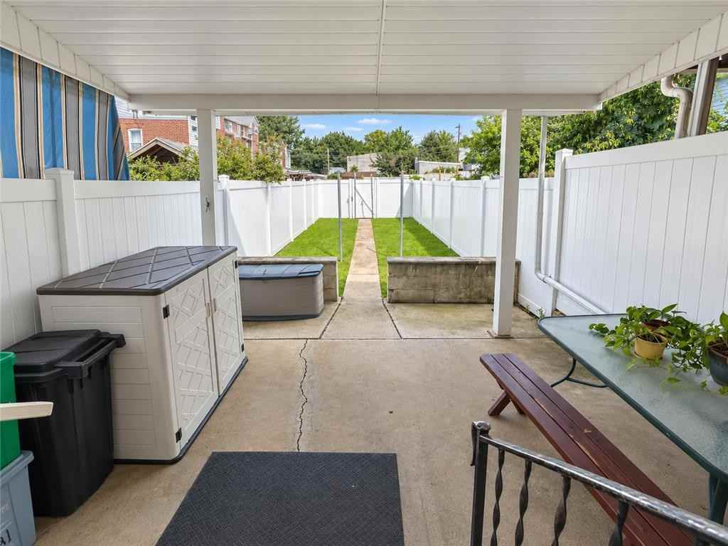 221 W Liberty St - Photo 2 of 5