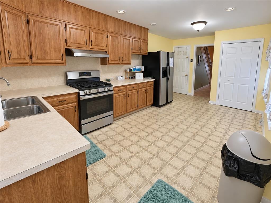 221 W Liberty St - Photo 4 of 5