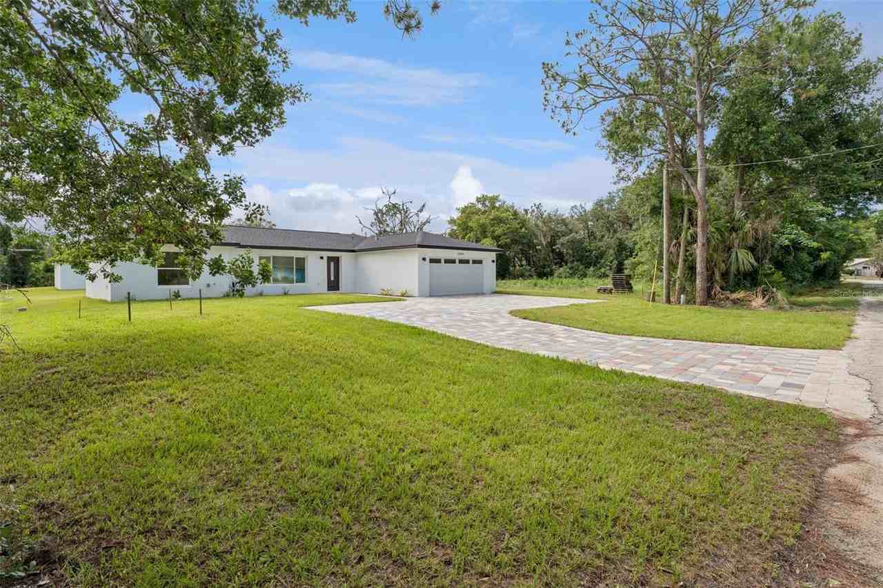 2544 N Arrowhead Rd - Photo 2 of 27