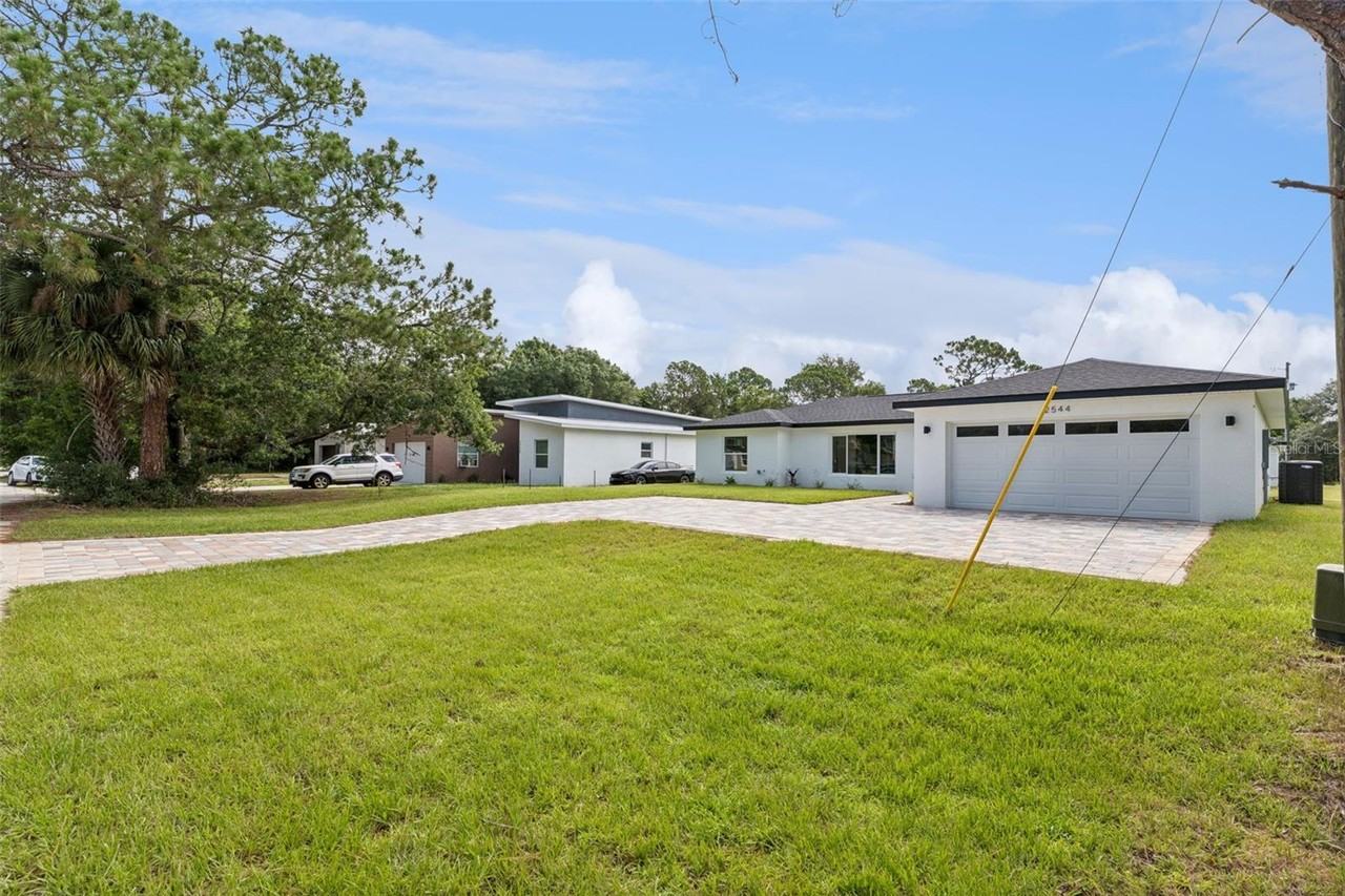 2544 N Arrowhead Rd - Photo 3 of 27