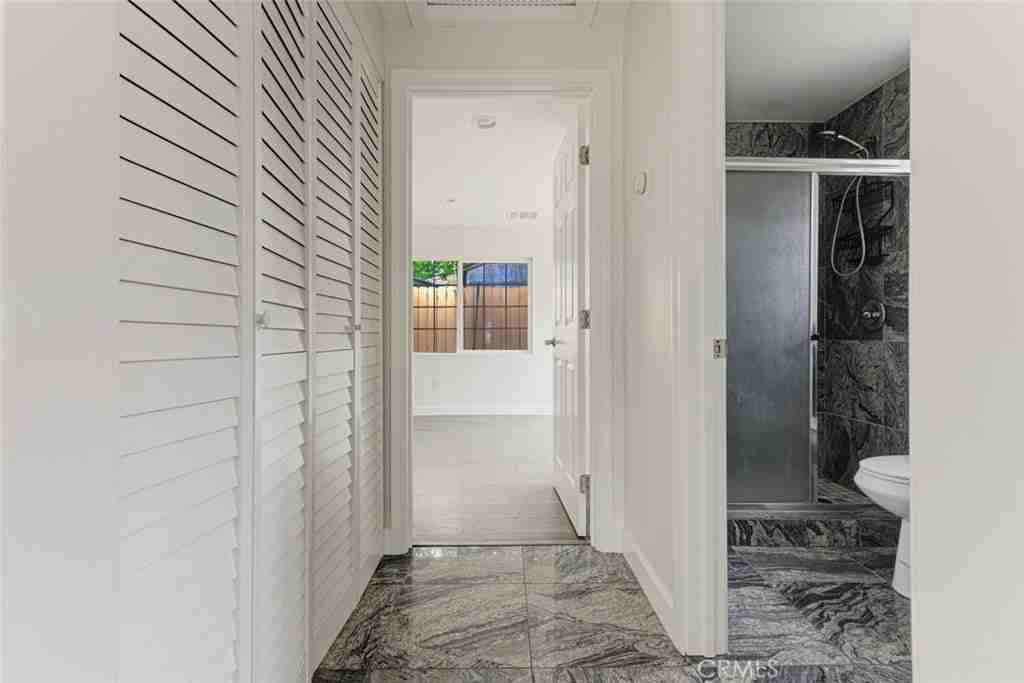 6861 Yarmouth Ave - Photo 7 of 17