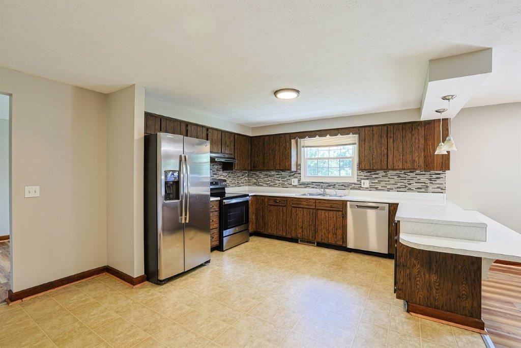 8047 Bethany Rd #1 - Photo 5 of 31