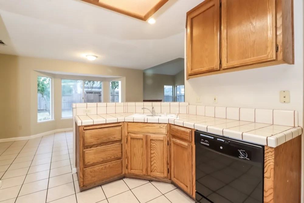 1718 Lisbon Drive Southwest - Photo 6 of 10
