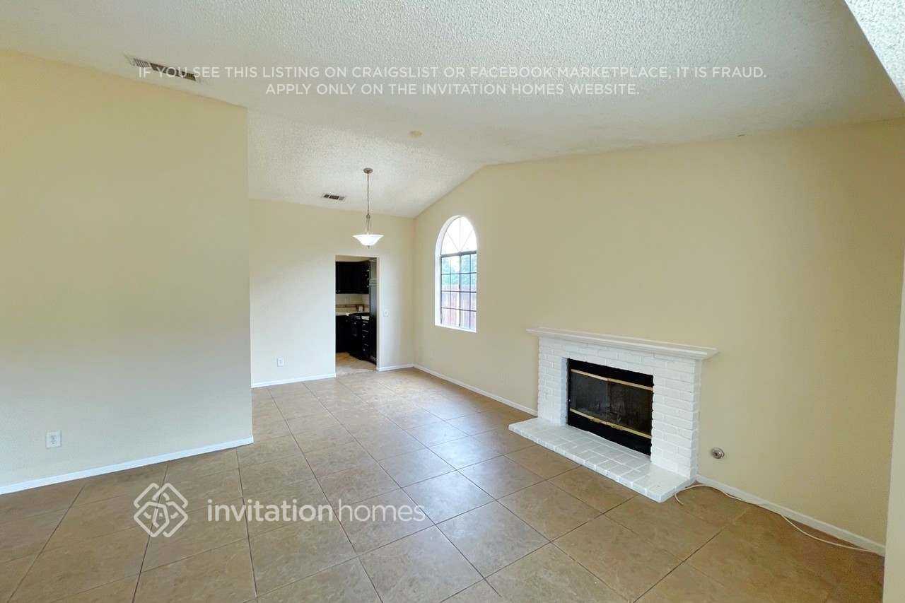 19086 Reindeer Dr - Photo 4 of 21
