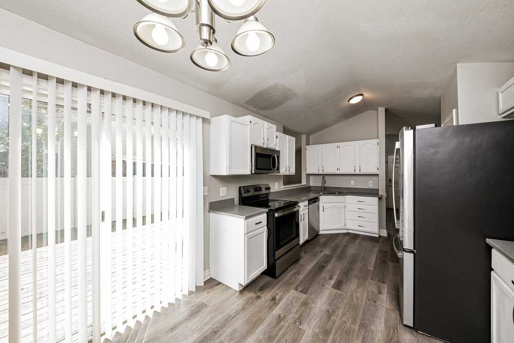 11959 S Aspen Ridge Rd - Photo 6 of 17