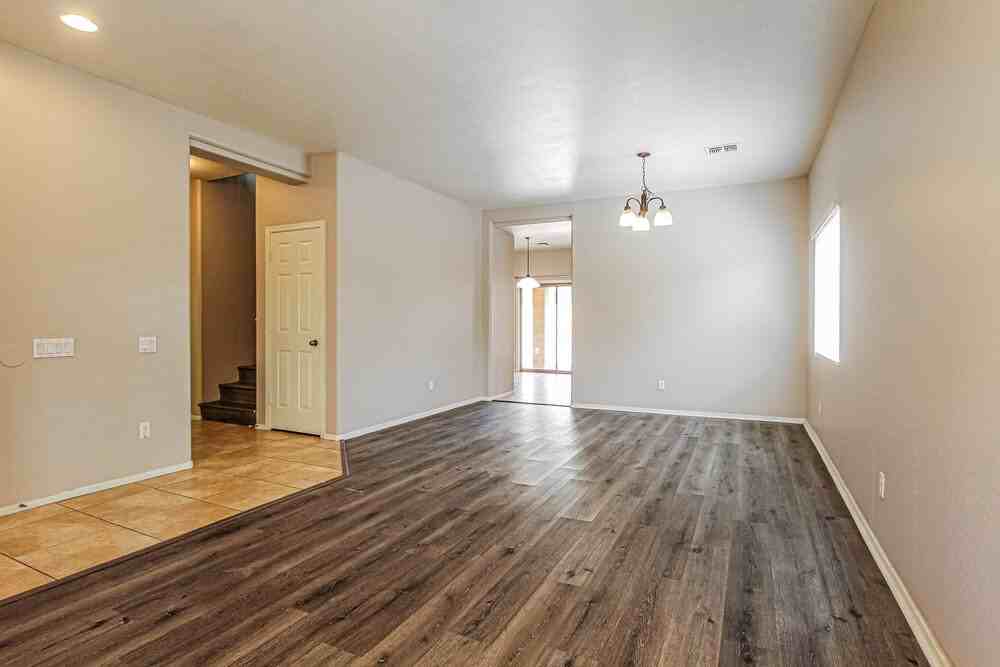 5206 W Glass Ln - Photo 4 of 17