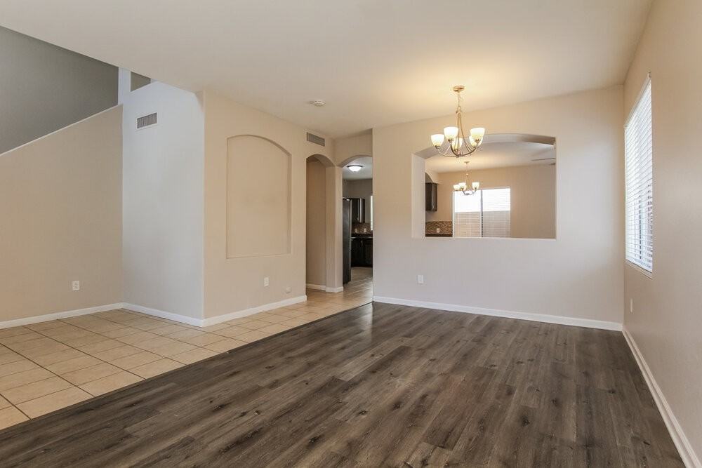 7233 S 40th Ave - Photo 5 of 17