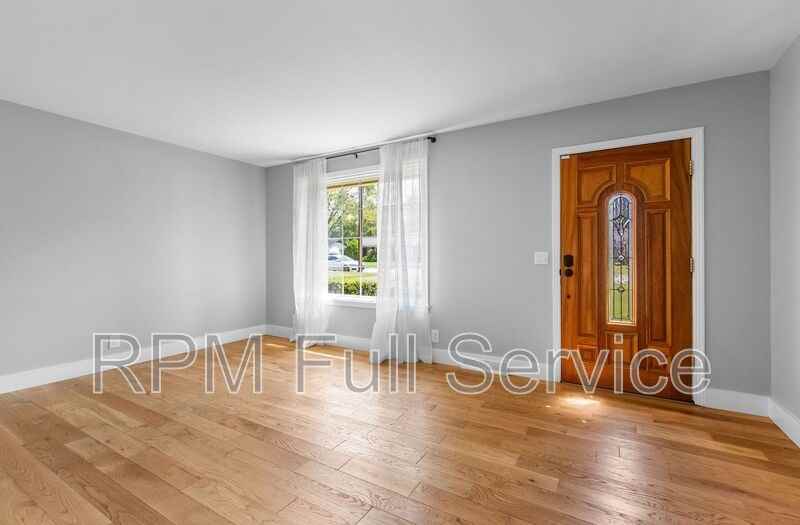 8057 Arbor Dr - Photo 3 of 44