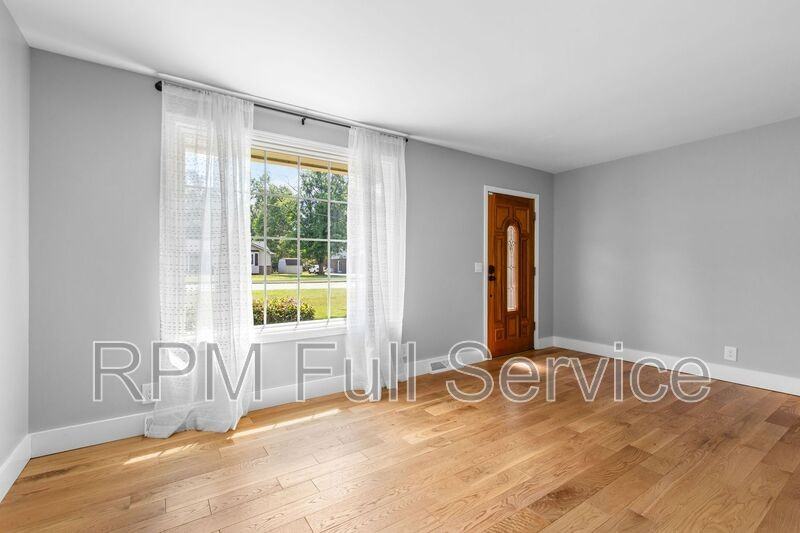 8057 Arbor Dr - Photo 4 of 44