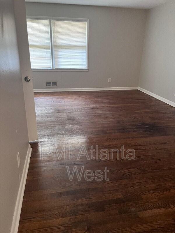 3544 Knollview Ct - Photo 2 of 11