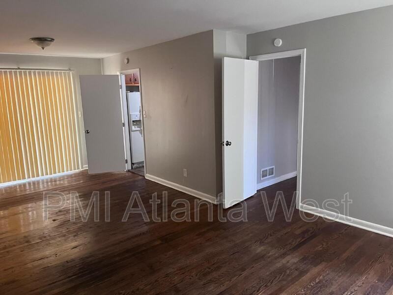 3544 Knollview Ct - Photo 3 of 11