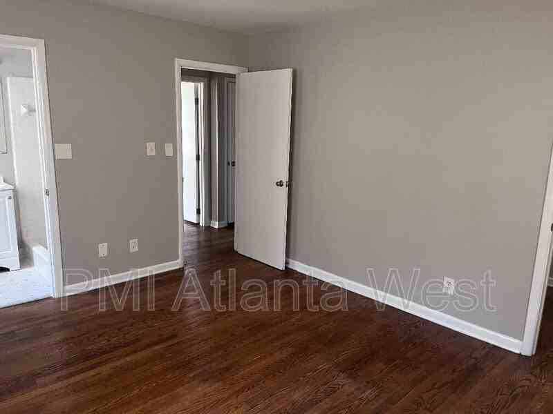 3544 Knollview Ct - Photo 7 of 11