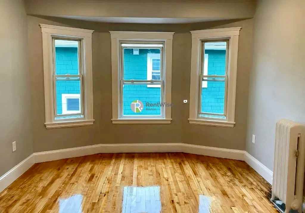 74 Frederick Ave - Photo 3 of 9