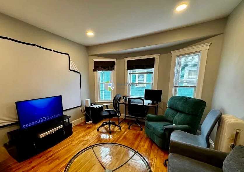 74 Frederick Ave - Photo 4 of 9