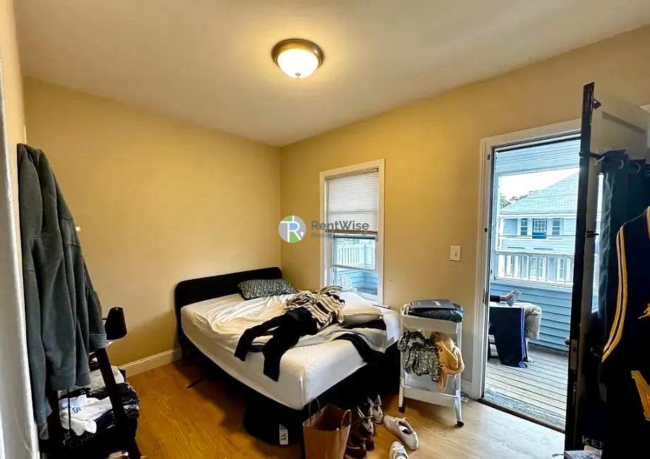 74 Frederick Ave - Photo 7 of 9