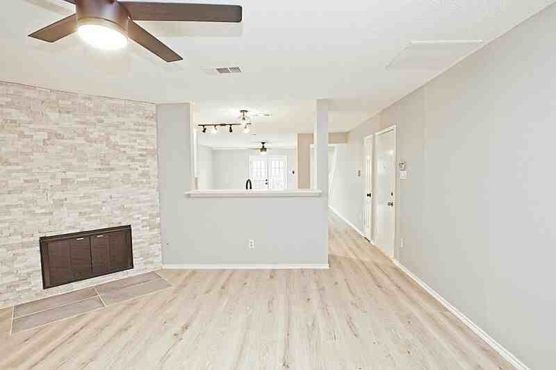 1379 Honeysuckle Ln - Photo 4 of 38