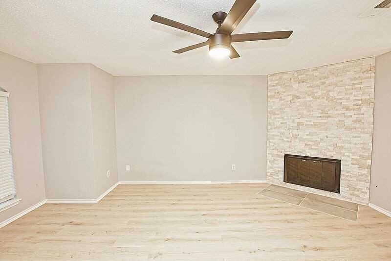 1379 Honeysuckle Ln - Photo 6 of 38