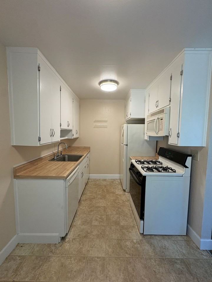 River's Bend Apartments - Photo 7 of 29