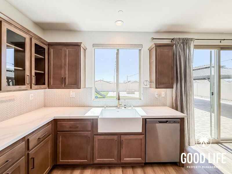 5802 Julian Way - Photo 4 of 47