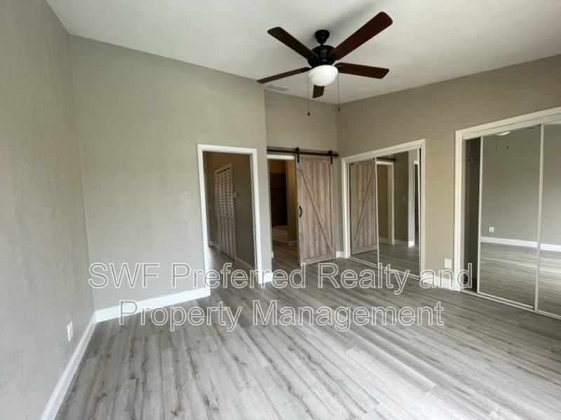 512 Se 43rd St #1 - Photo 2 of 23