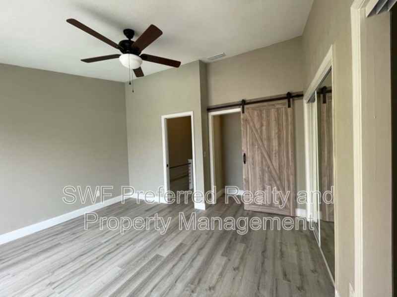 512 Se 43rd St #1 - Photo 3 of 23