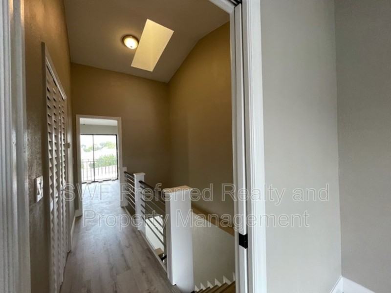 512 Se 43rd St #1 - Photo 6 of 23
