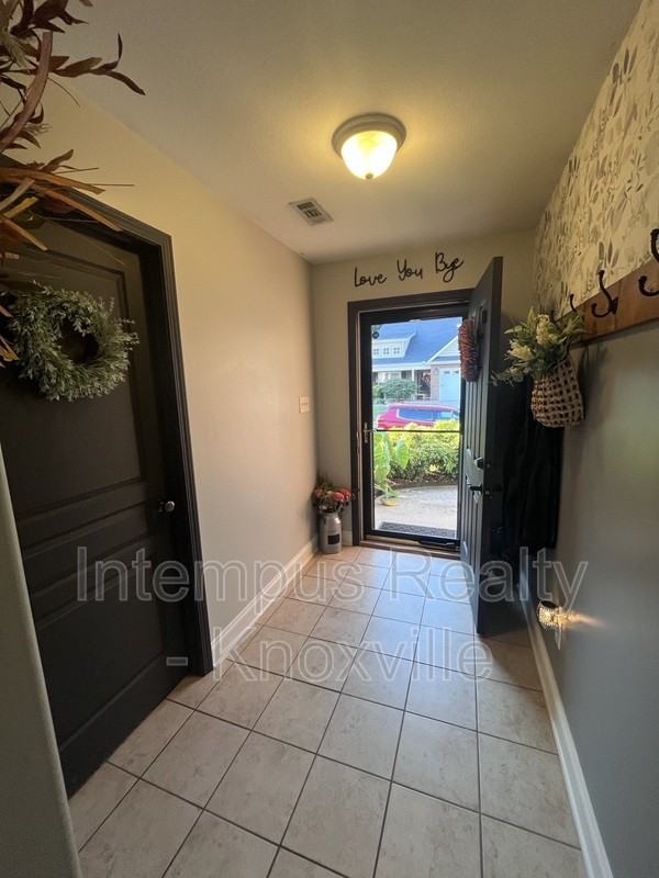 1420 Hazelgreen Way - Photo 2 of 23