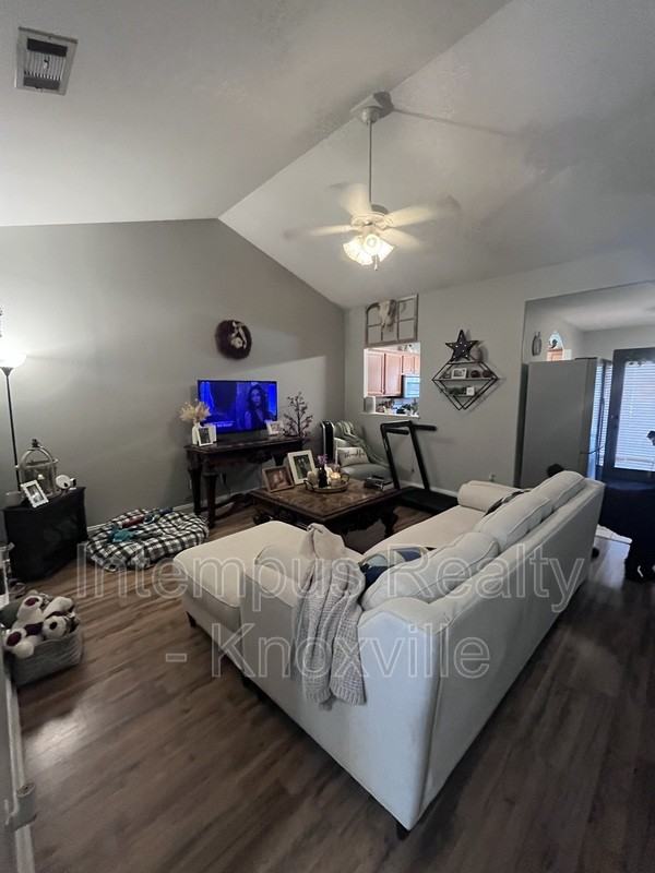 1420 Hazelgreen Way - Photo 3 of 23