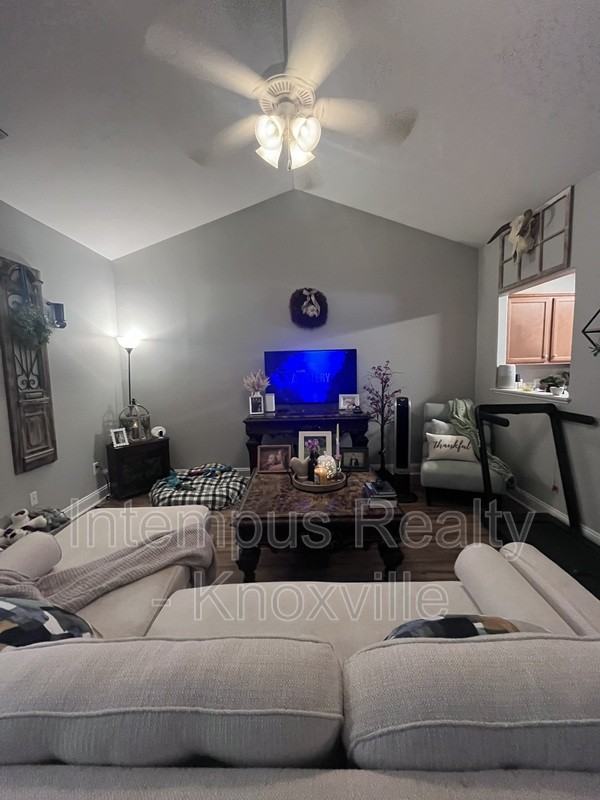 1420 Hazelgreen Way - Photo 4 of 23