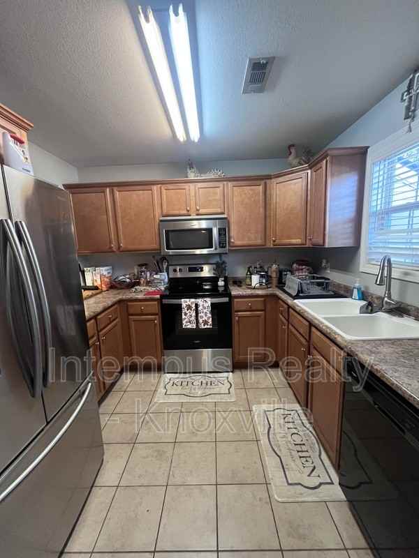 1420 Hazelgreen Way - Photo 5 of 23