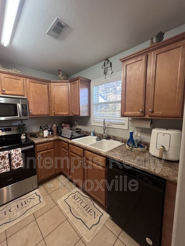 1420 Hazelgreen Way - Photo 6 of 23