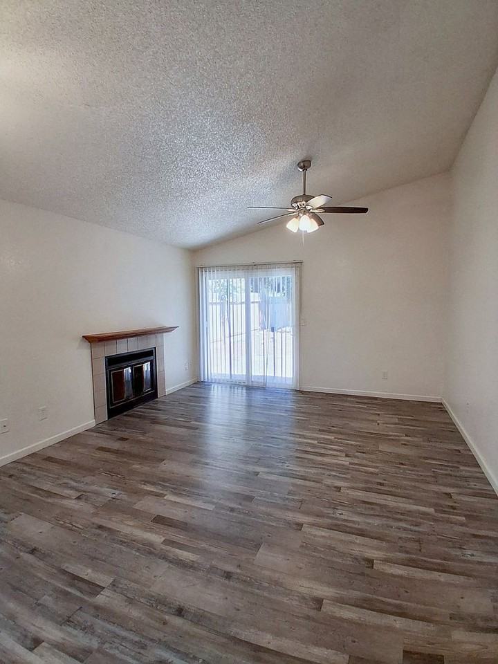 2068 W Magill Ave - Photo 3 of 21