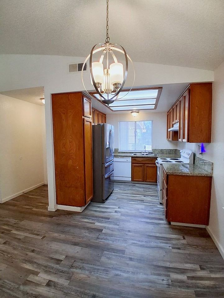 2068 W Magill Ave - Photo 6 of 21